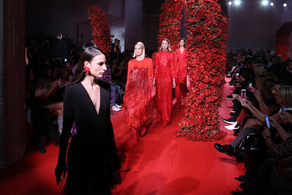 το-ερωτικό-γκλαμ-έδωσε-το-τέμπο-στην-επ-2282500