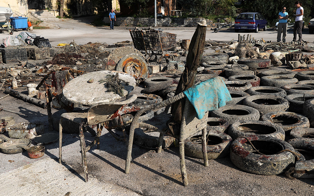 στο-φως-η-ενάλια-χωματερή-του-πόρου-2284347