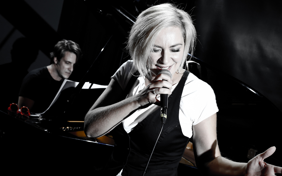 ενα-εικοσιτετράωρο-με-την-τραγουδίστ-2281619