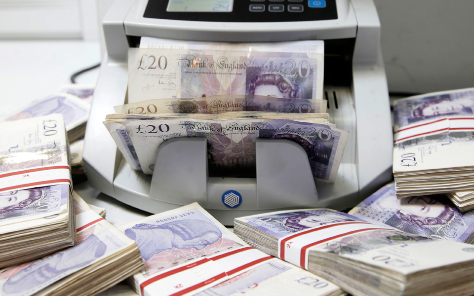 ανοδο-καταγράφει-η-στερλίνα-ενώ-η-μέι-α-2284480