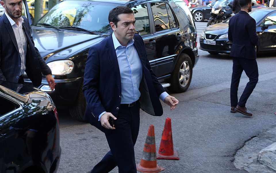 με-το-βλέμμα-στις-ευρωλίστες-ο-αλ-τσίπρ-2286679