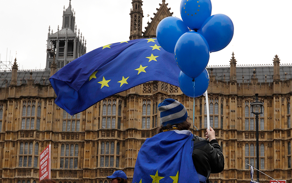 h-μέι-έχασε-τις-ψηφοφορίες-αλλά-ίσως-κέ-2287485