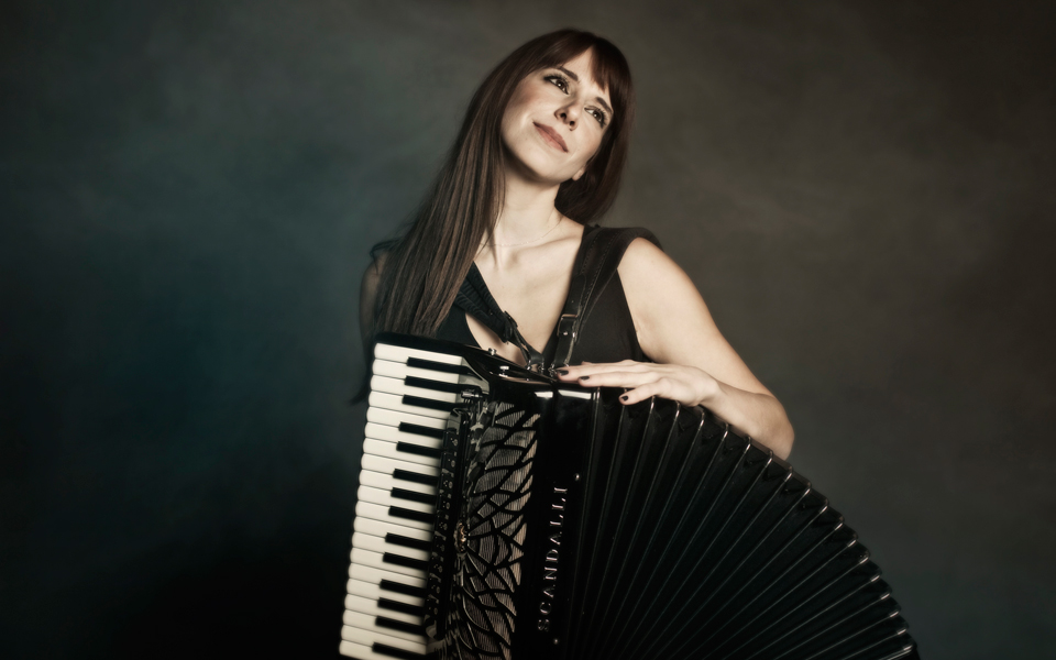 ενα-εικοσιτετράωρο-με-τη-μουσικό-μιρέ-2289119