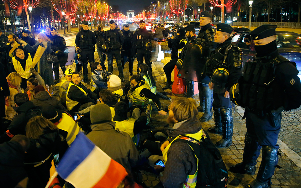 με-ατζέντα-κίτρινων-γιλέκων-πλέον-ο-2290633