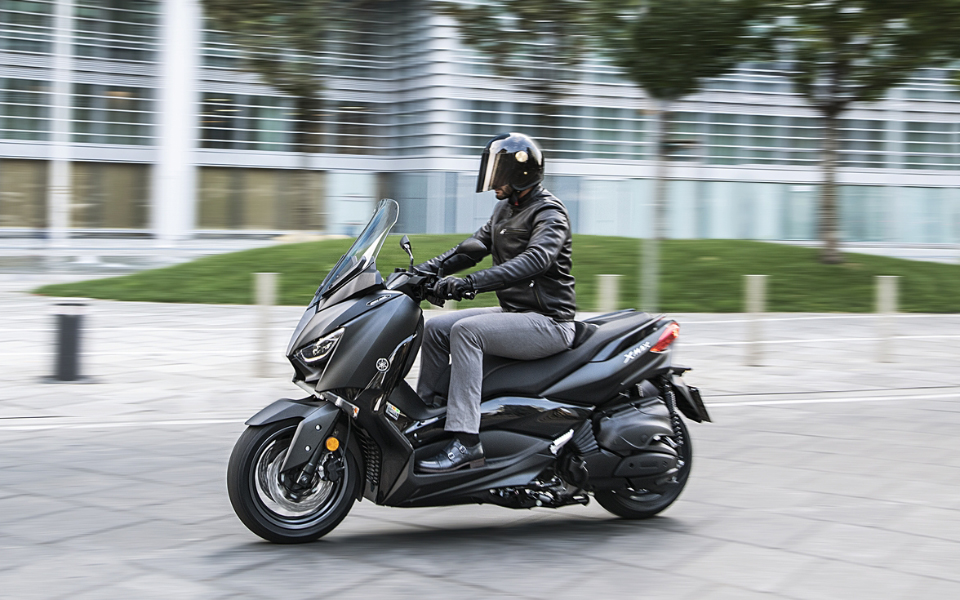 έφτασαν-τα-νέα-yamaha-xmax-iron-max-στην-ελλάδα-2288578