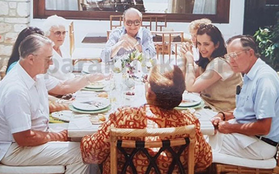 η-επίσκεψη-μπους-σε-αθήνα-και-κρήτη-η-ο-2286816