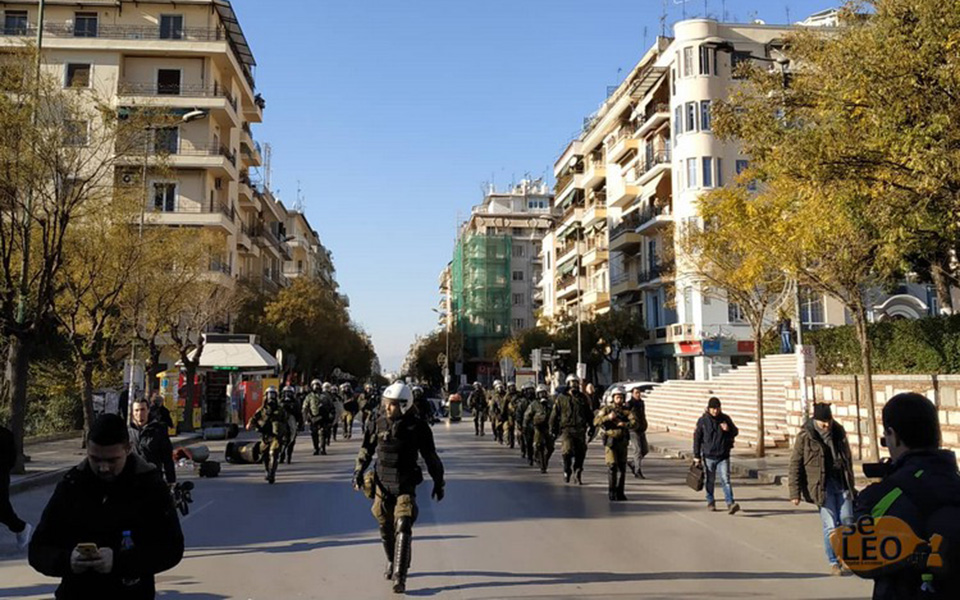 επεισόδια-και-μολότοφ-και-στην-πορεία-2287615