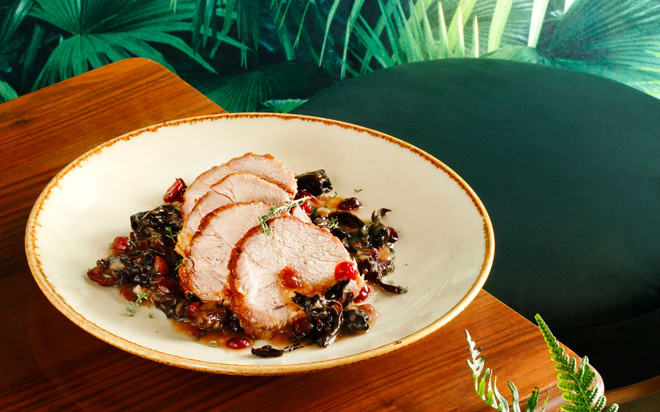 χοιρινός-λαιμός-με-άγρια-μανιτάρια-κα-2287349