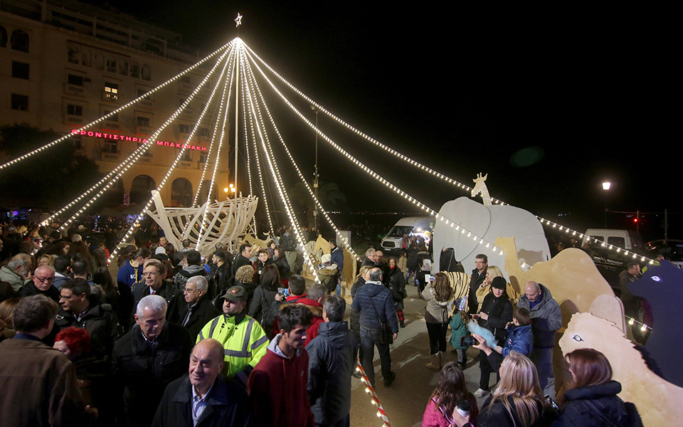 θεσσαλονίκη-4-000-πυροτεχνήματα-θα-φωτίσ-2291077