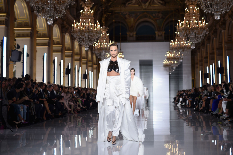 ο-οίκος-balmain-αποκαλύπτει-το-νέο-του-λογότυ-2287617