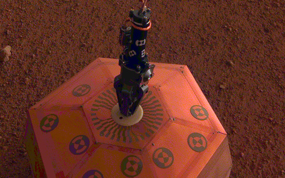 το-insight-της-nasa-τοποθέτησε-σεισμογράφο-πάνω-2290226