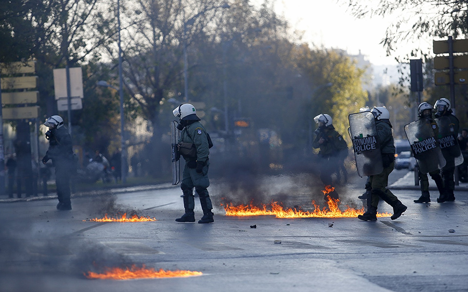 ένταση-με-κουκουλοφόρους-στη-φιλοσοφ-2287634
