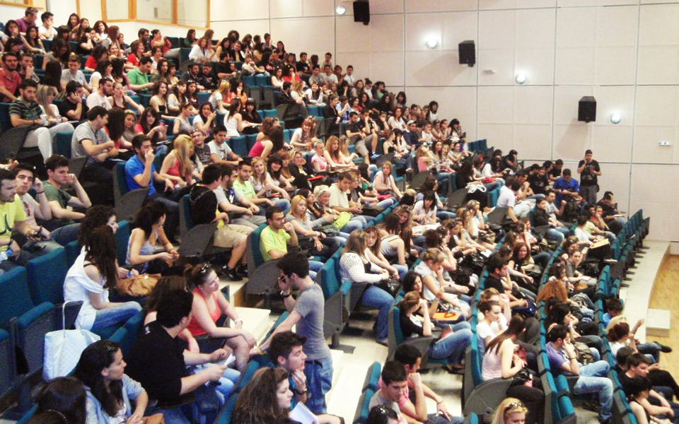 δύο-στους-τρεις-φοιτητές-πήραν-μετεγγ-2287824