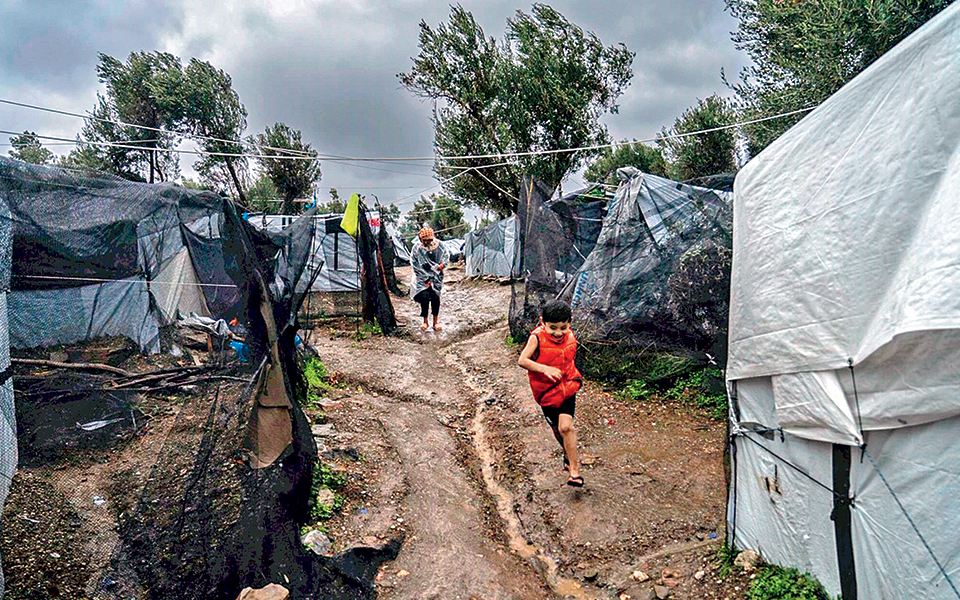 η-ζωή-στα-hotspots-με-μια-κουβέρτα-σε-καλοκαιρ-2286732