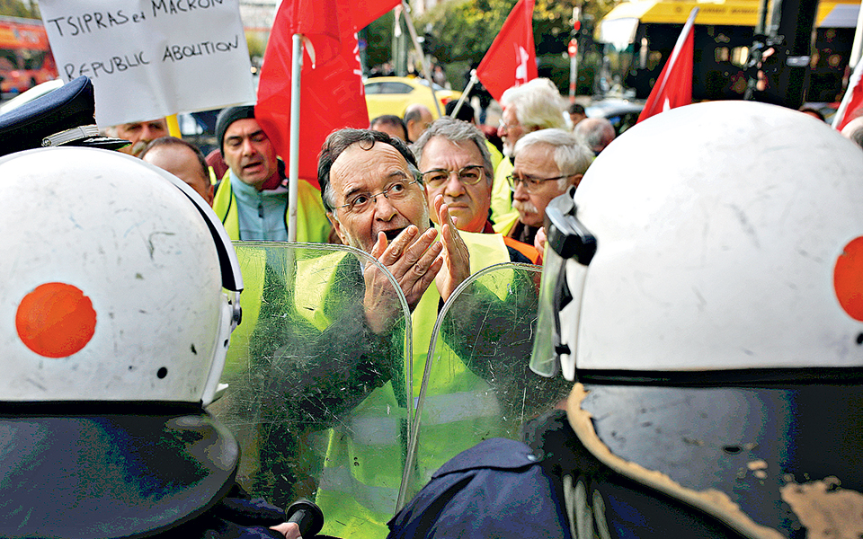 με-τις-κάλτσες-πεσμένες-2287622