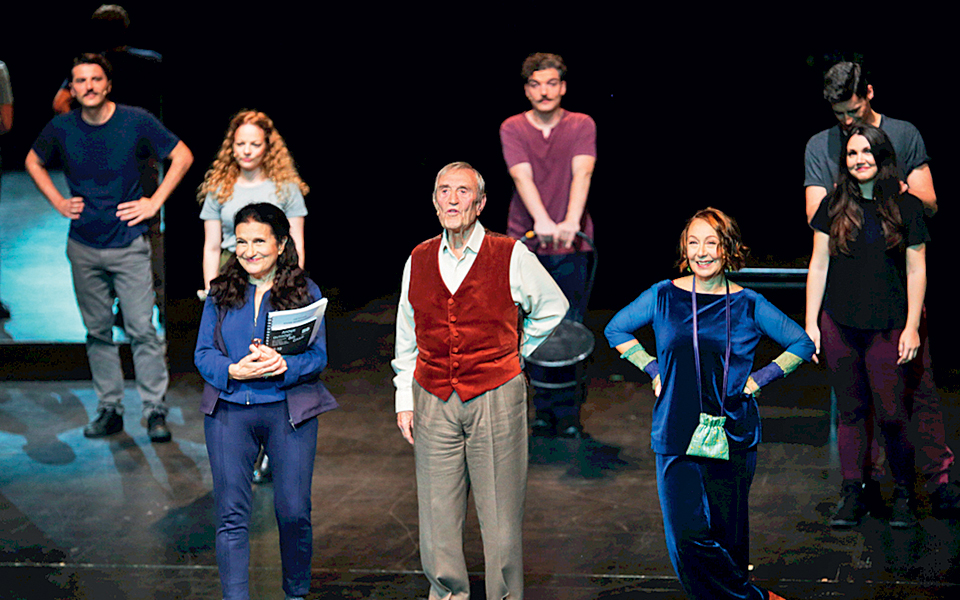 η-παράσταση-δεν-είναι-φώτα-δεν-είναι-σ-2287155