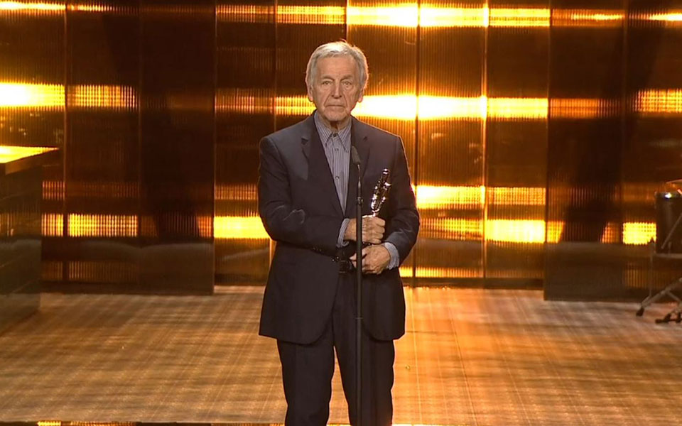 ο-κώστας-γαβράς-τιμήθηκε-από-την-ευρωπ-2289432