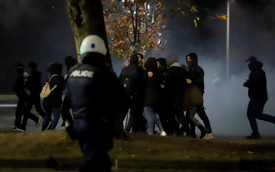 μια-σύλληψη-49-προσαγωγές-στα-χθεσινά-ε-2289280