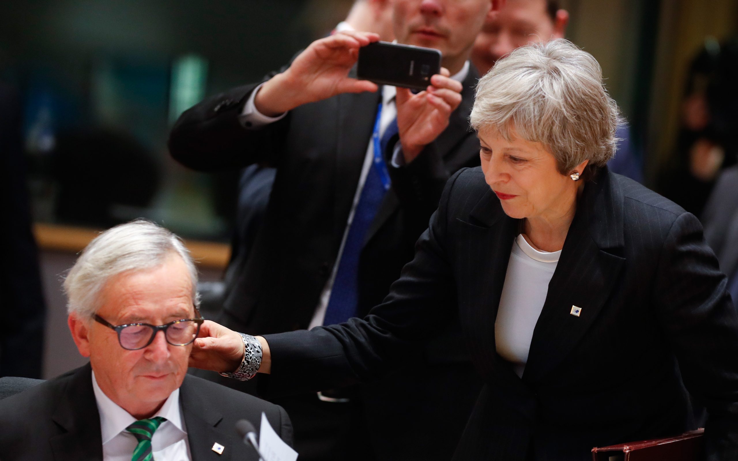 το-στιγμιότυπο-της-έντασης-ανάμεσα-στ-2289156