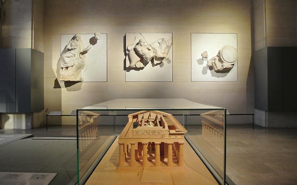 ελληνική-πινελιά-στο-λούβρο-2291411