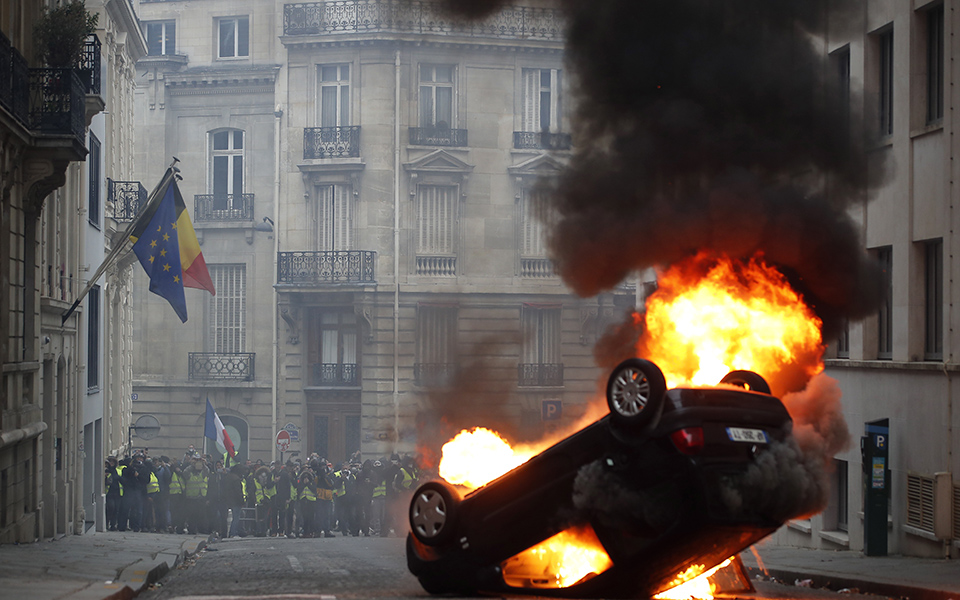 κίτρινα-γιλέκα-συγκρούσεις-και-δακ-2288119