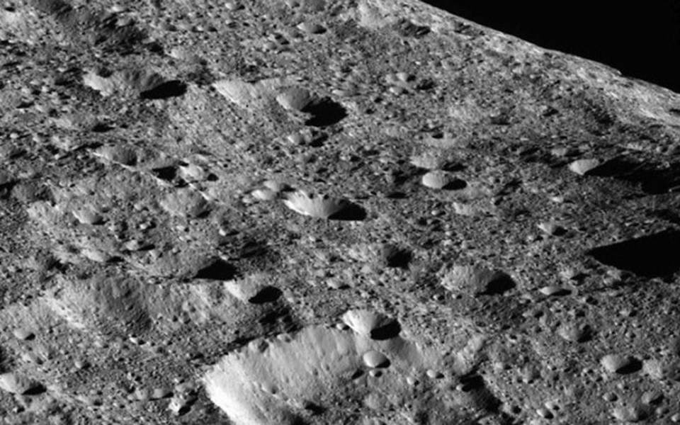 η-επιφάνεια-του-νάνου-πλανήτη-δήμητρα-2288398