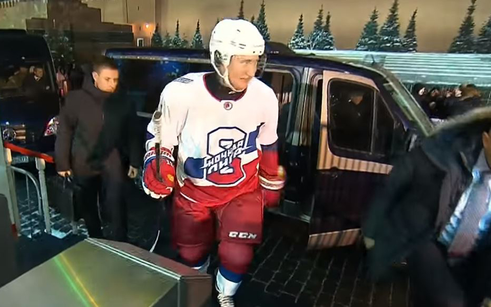 ο-πούτιν-έπαιξε-χόκεϊ-στην-κόκκινη-πλα-2291560