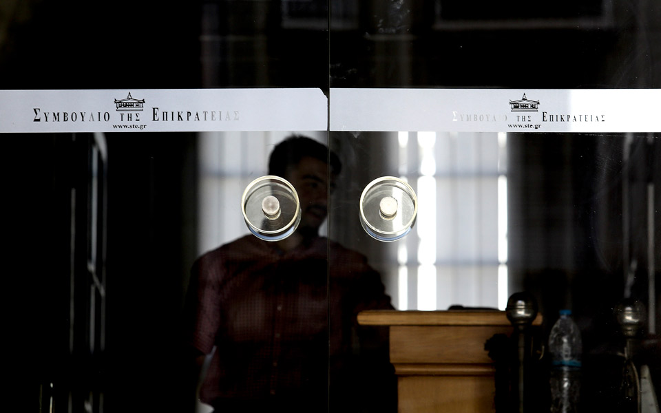 στε-νόμιμη-η-ανακατανομή-βουλευτικών-2287204