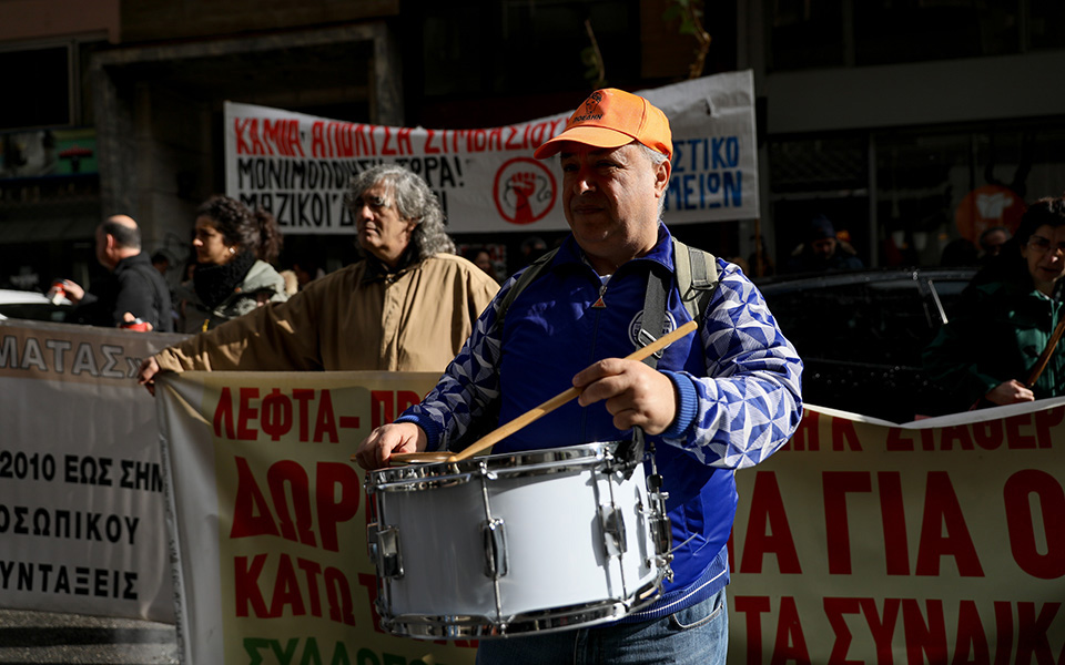 διαμαρτυρία-της-ποεδην-έξω-από-το-υπου-2288254