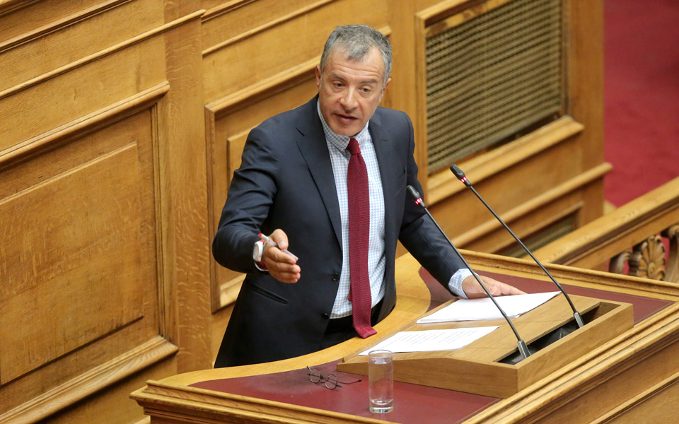 ερώτηση-στ-θεοδωράκη-στη-βουλή-για-τη-δ-2288693