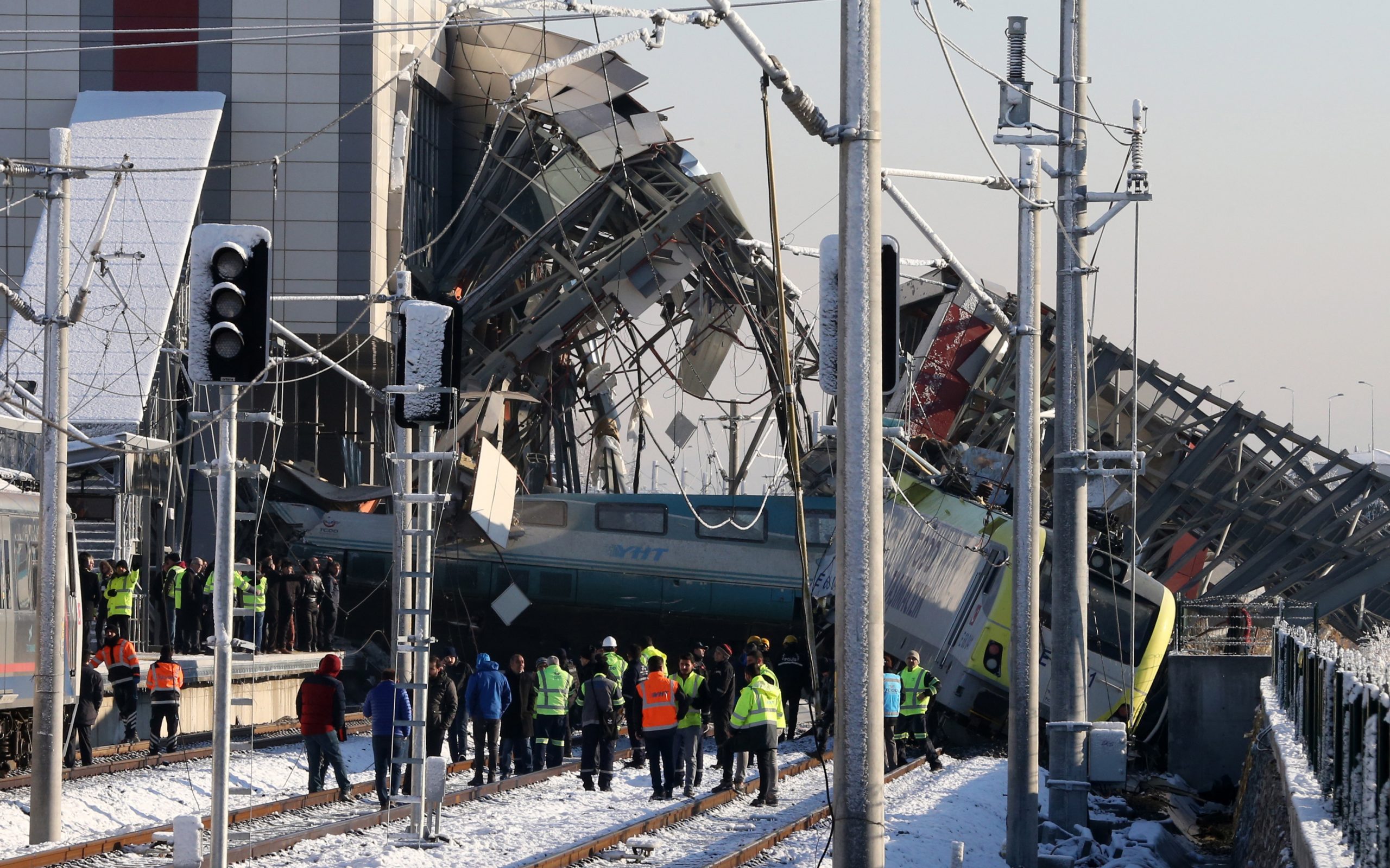 τουλάχιστον-εννέα-νεκροί-και-47-τραυματ-2288796