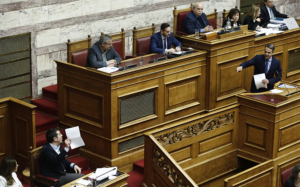 οσα-δεν-κατέγραψαν-οι-κάμερες-στη-βουλ-2288615