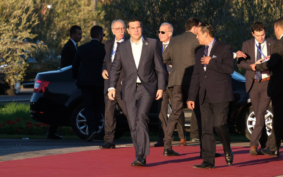 τσίπρας-ο-ελληνικός-λαός-παρά-τις-δυσκ-2288249