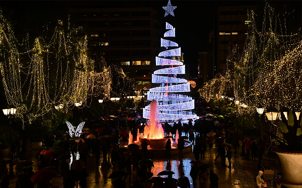 φωταγωγήθηκε-τo-χριστουγεννιάτικο-δέ-2288541