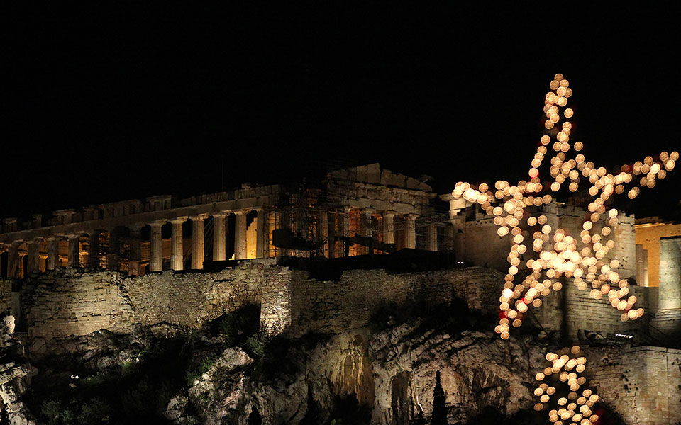 η-αθήνα-υποδέχεται-το-2019-στο-θησείο-2291323