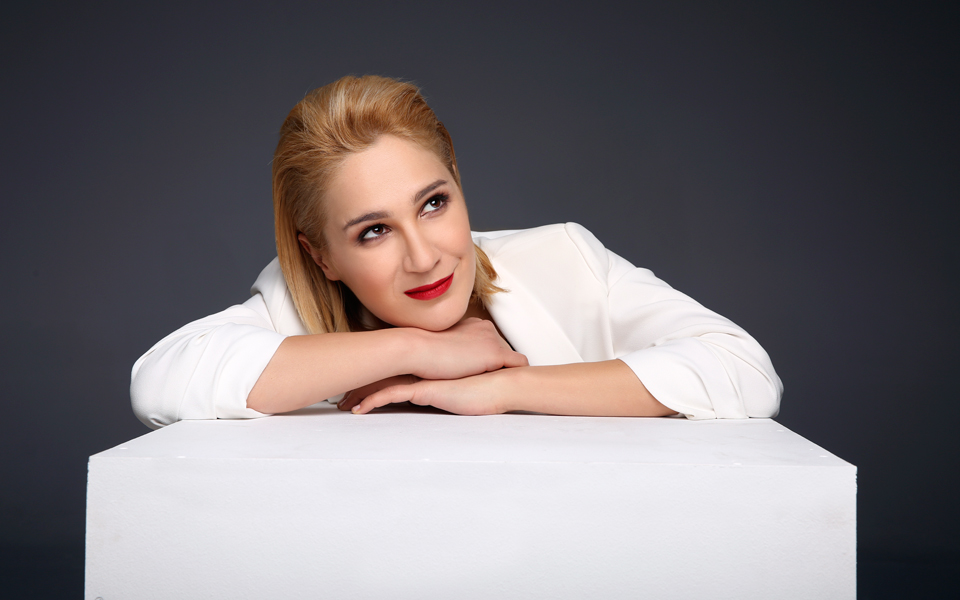 eνα-εικοσιτετράωρο-με-την-τραγουδίστρ-2296402