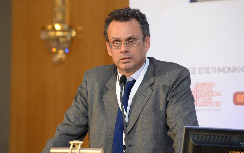 σοβαρό-ζήτημα-πολιτικής-νομιμοποίη-2293634