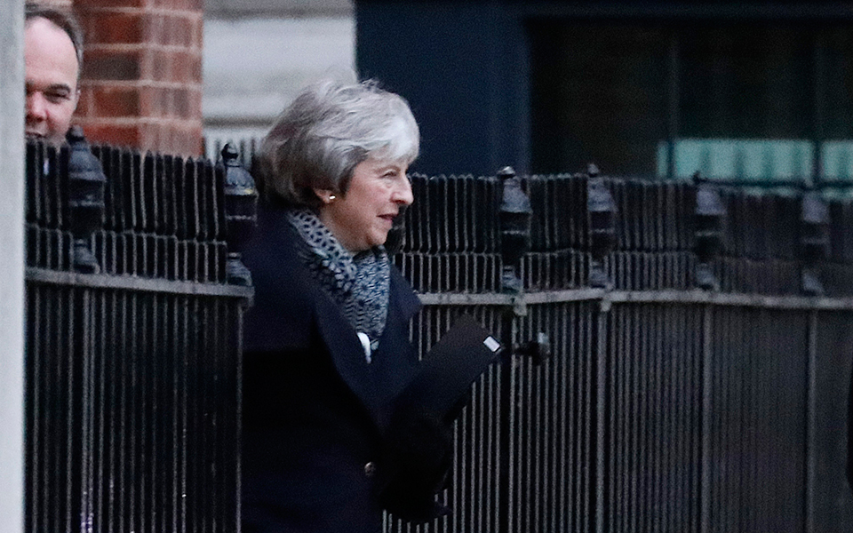 βρετανία-ωρα-μηδέν-για-τη-μέι-και-το-2294017