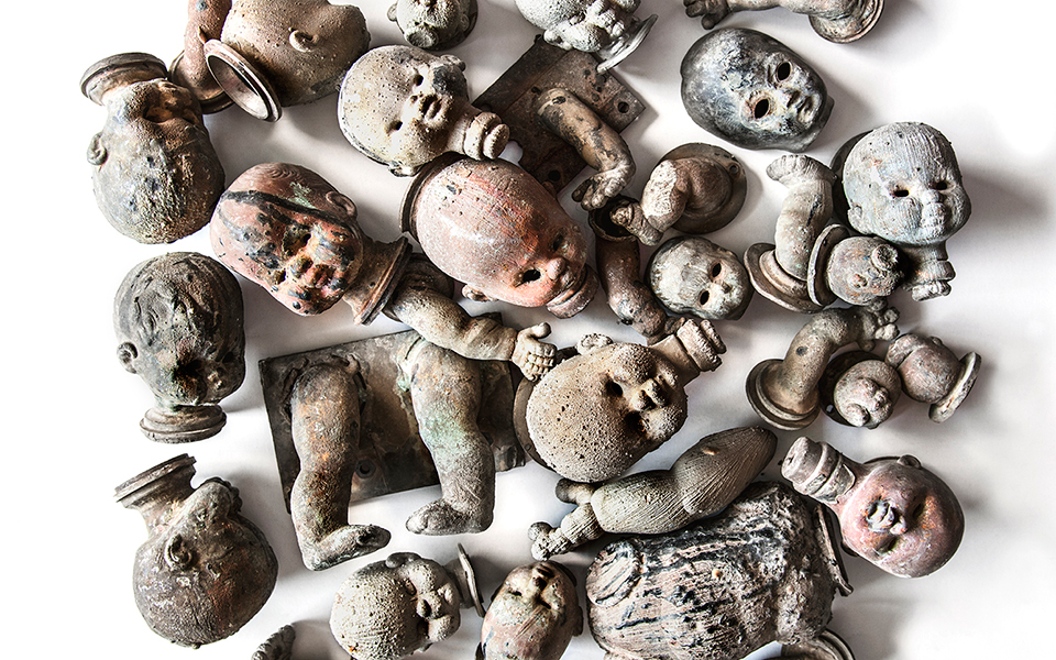 οι-μορφές-της-φθοράς-σαν-αιώνιοι-βωμοί-2294324