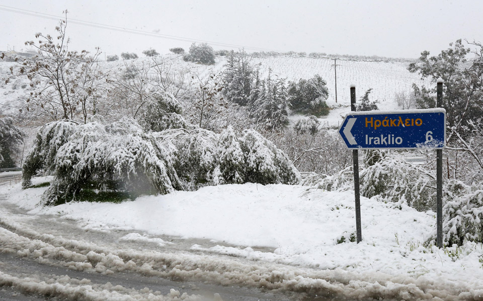 στο-ένα-μέτρο-το-ύψος-χιονιού-στα-λευκά-2295071