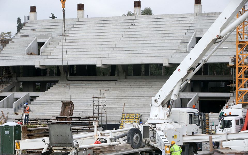 ενα-μεγάλο-λιθαράκι-στο-γήπεδο-της-αε-2292005