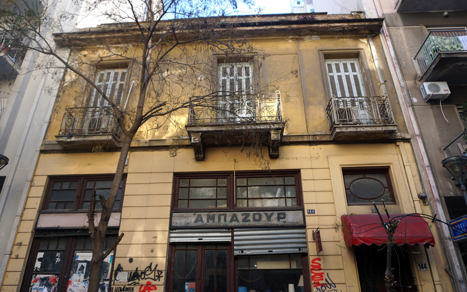 στην-οδό-ιπποκράτους-στην-αύρα-της-χει-2296383