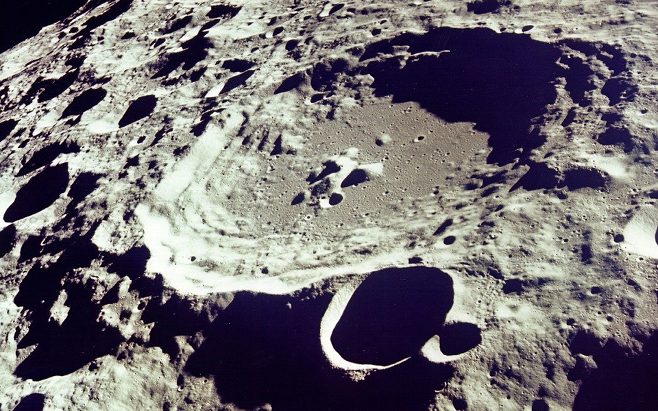 οι-κρατήρες-στη-σελήνη-αποκαλύπτουν-2294685