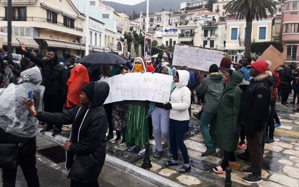 πορεία-μεταναστών-στο-βαθύ-με-αίτημα-ν-2295591