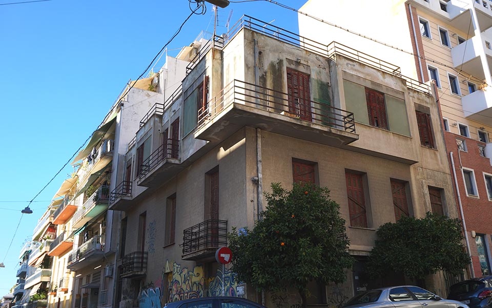 ο-αθηναϊκός-μεσοπόλεμος-στα-στενά-του-2293464