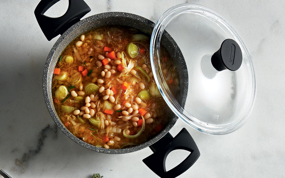 φασολάδα-με-πράσα-και-αρωματικά-2292227