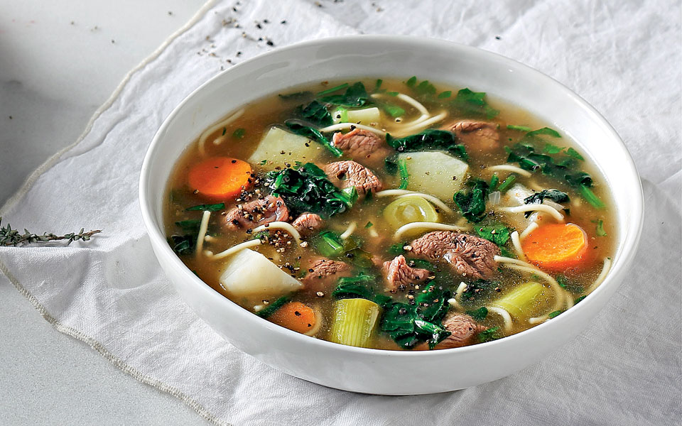 κρεατόσουπα-με-λαχανικά-και-φιδέ-2292223