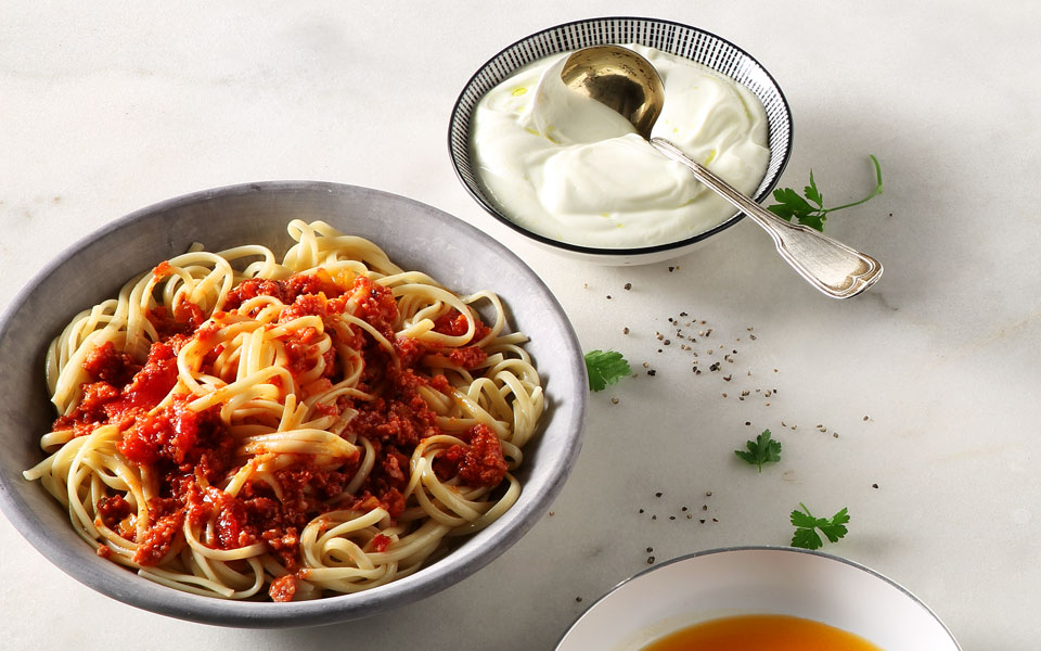 λιγκουίνι-με-κιμά-από-χωριάτικο-λουκά-2296120