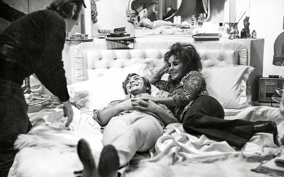 χαμόγελα-πίσω-από-την-κάμερα-2297479