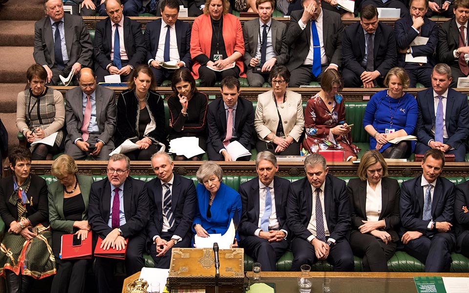 το-απόλυτο-αδιέξοδο-της-τερέζα-μέι-2294983